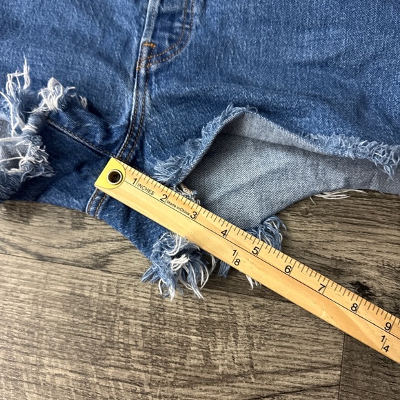 Levi’s 501 Button Fly Denim Cuff Off Shorts - Picture 4 of 7